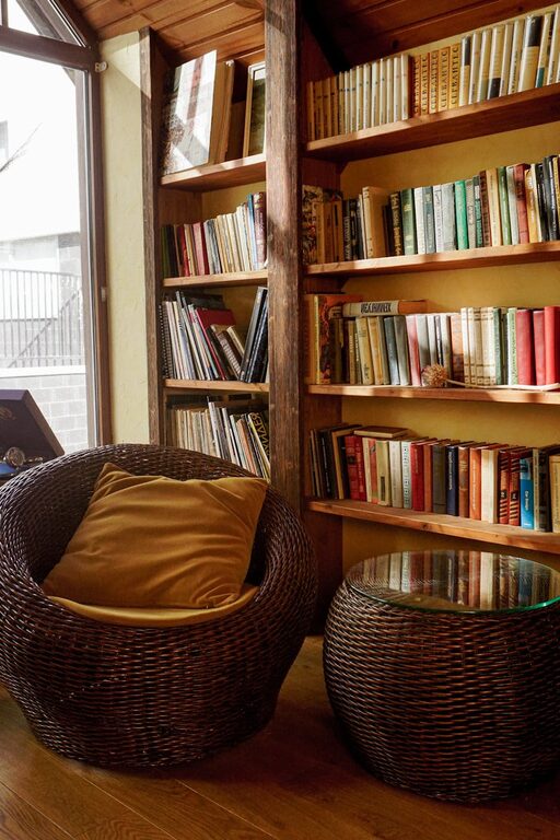 How to Create a Cozy and Inviting Reading Nook at Home